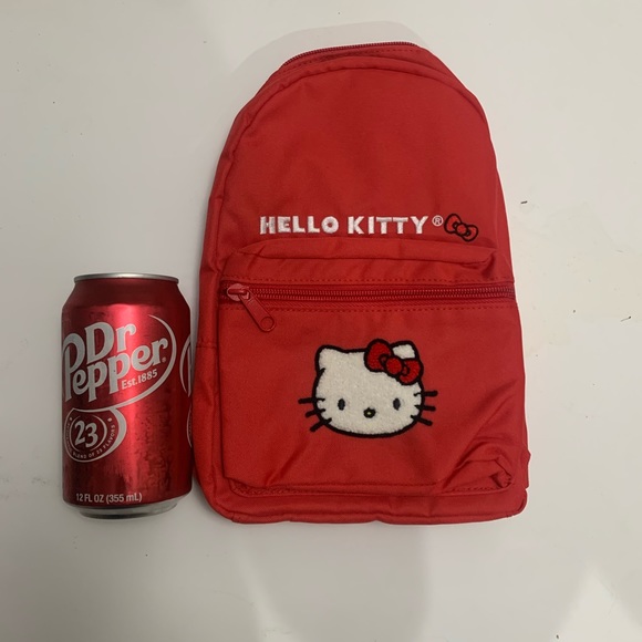Mini Hello Kitty Backpack - Picture 2 of 7